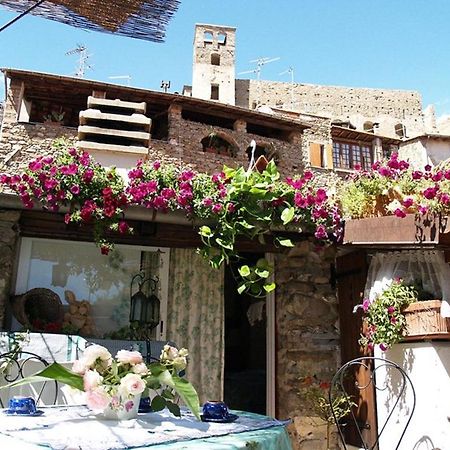 Le Petit Chateau Bed and Breakfast Dolceacqua Exterior foto
