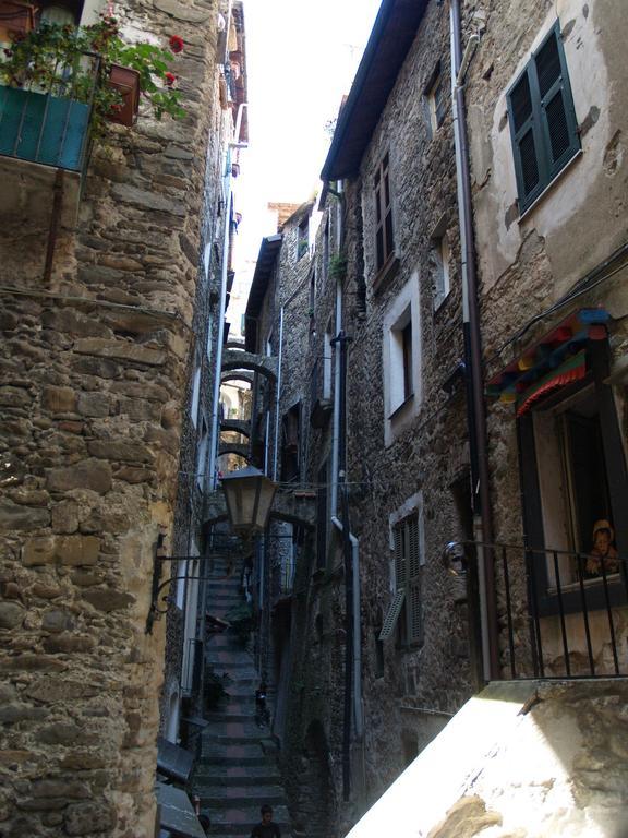 Le Petit Chateau Bed and Breakfast Dolceacqua Exterior foto