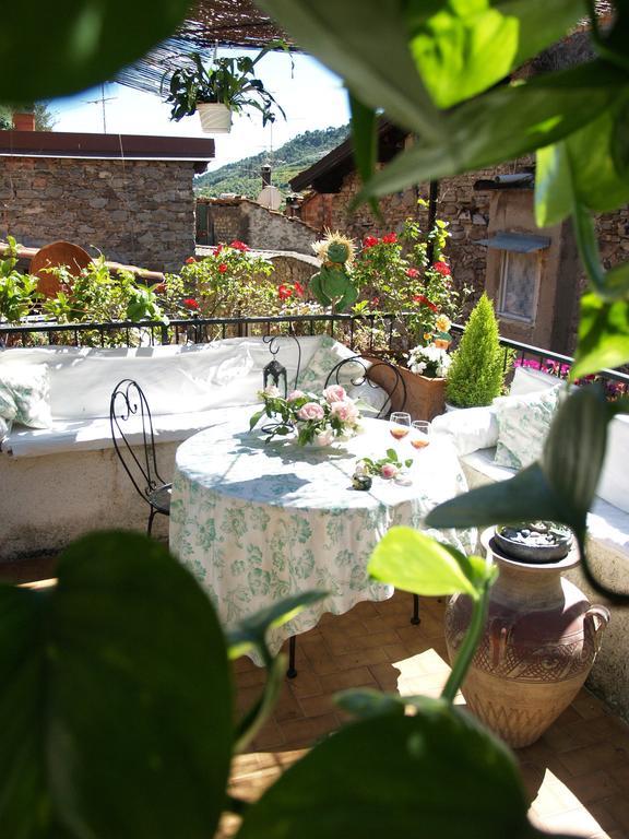 Le Petit Chateau Bed and Breakfast Dolceacqua Exterior foto