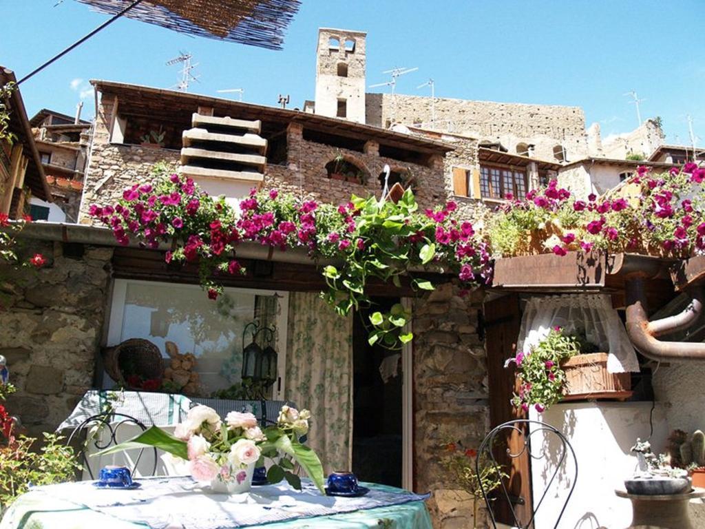 Le Petit Chateau Bed and Breakfast Dolceacqua Exterior foto